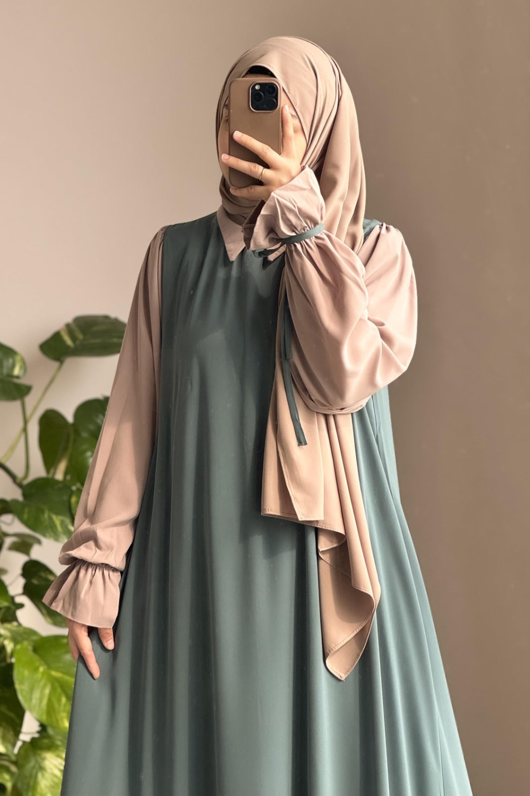Women's Aurelia Abaya With Stoller